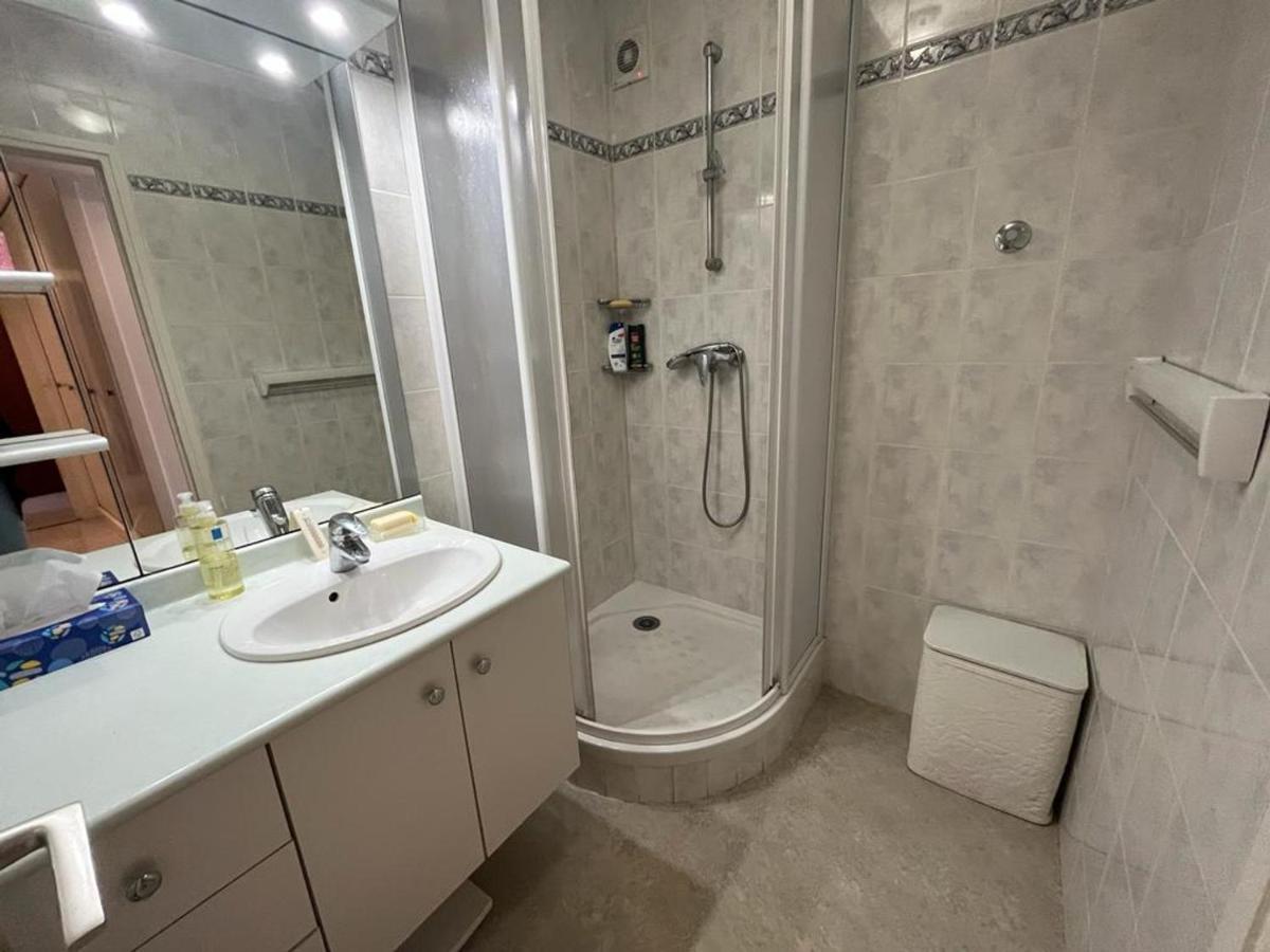 Appartement T4 Avec Parking, Balcon Et Proche Commerces A Biarritz - Fr-1-239-921 Exteriör bild